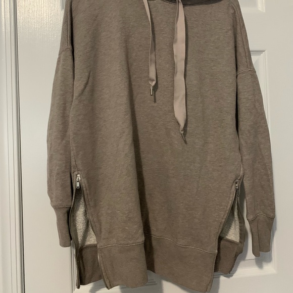 Sweatshirt - Picture 2 of 3